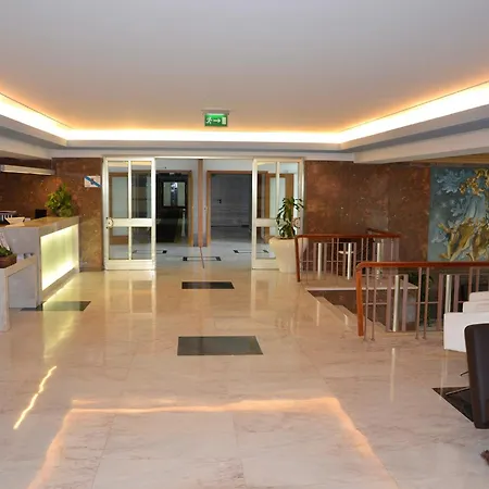 Ξενοδοχείο Joao Paulo Ii 3*